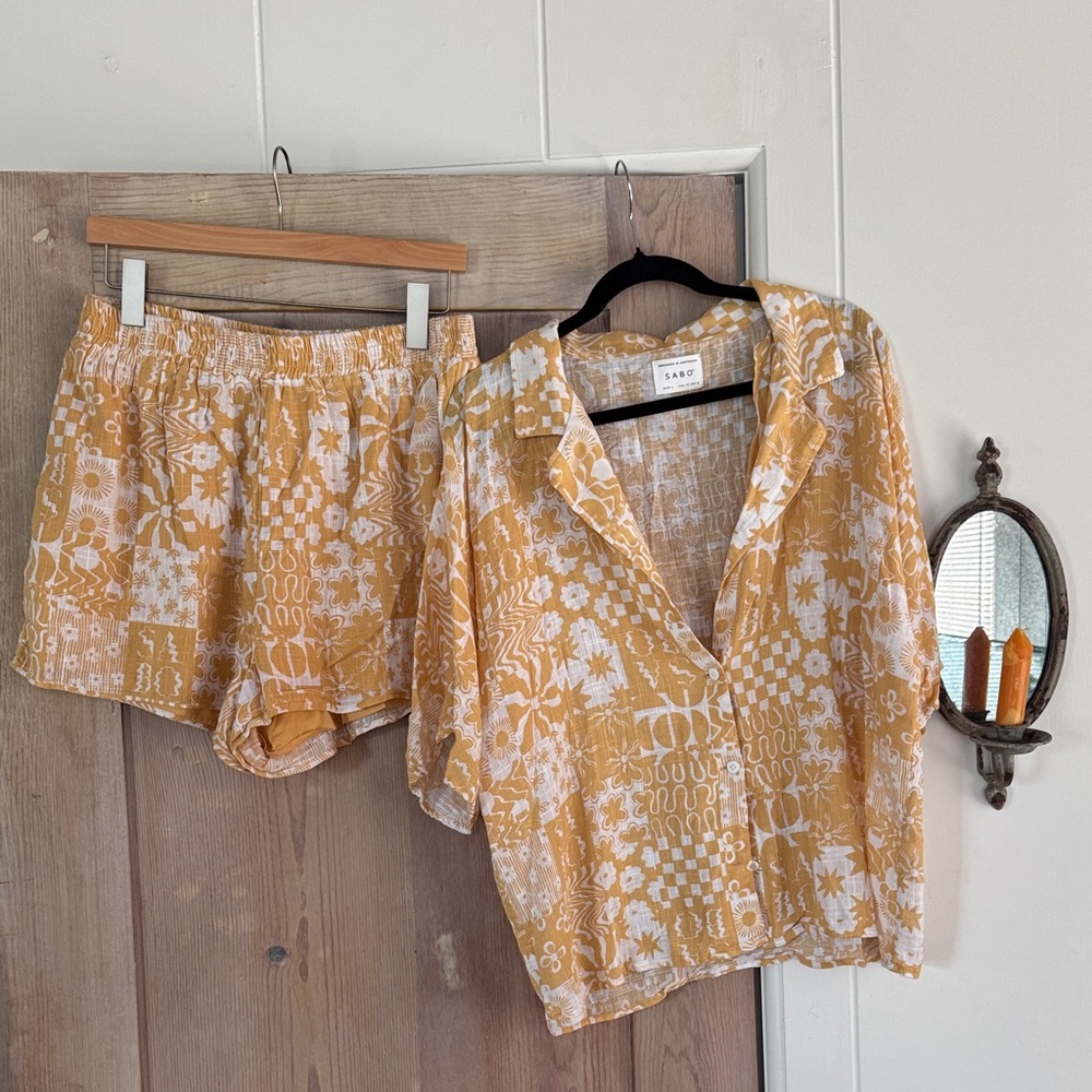 Sabo Tabby Mustard Floral Button-Down Shirt